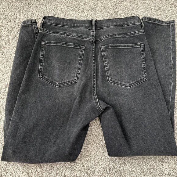 Everlane's iconic skinny straight jeans in the perfect black wash! - Picture 3 of 4